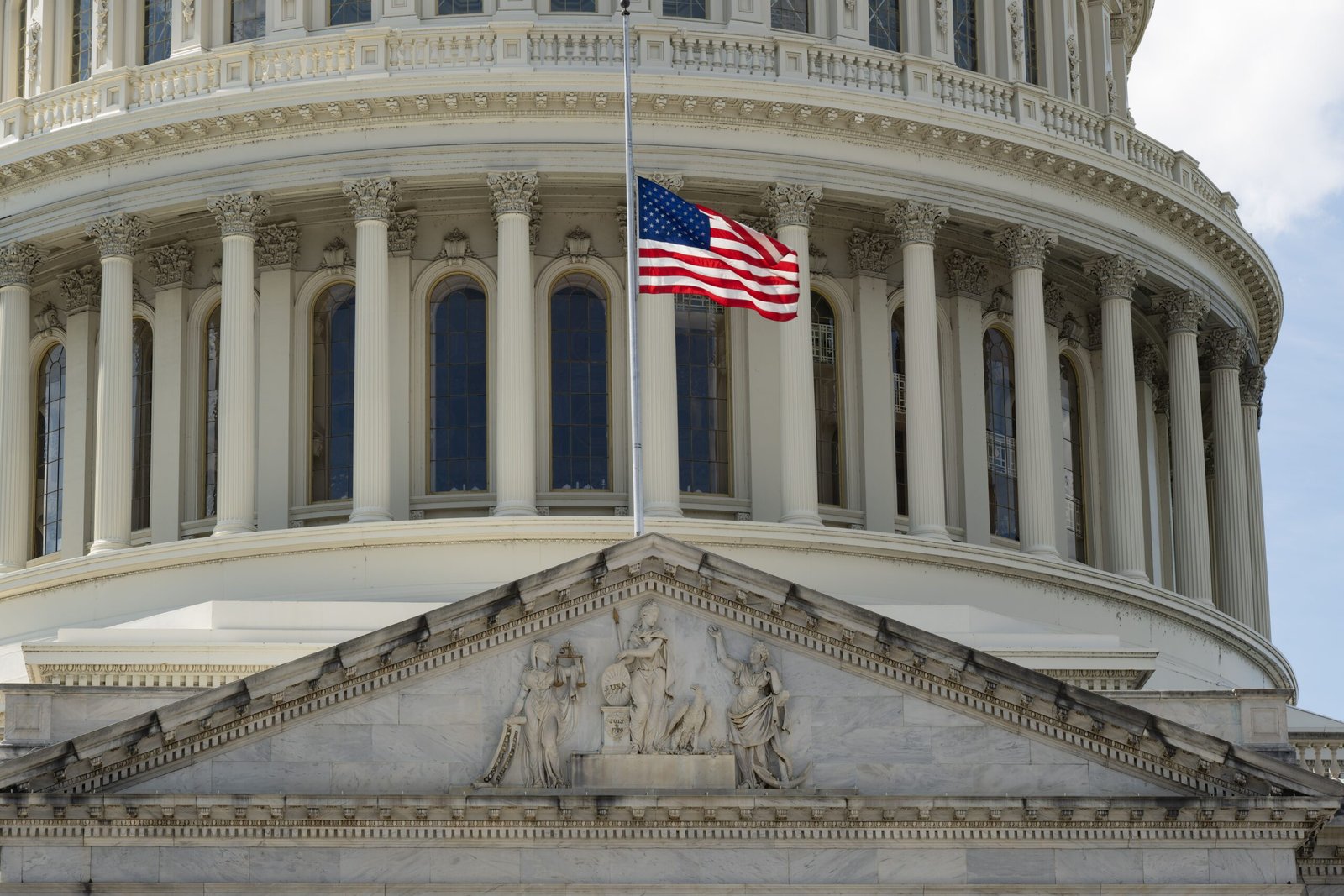 A government administration building flying the American flag, symbolizing the federal institutions that would have to change for presidential term limits to be lifted (Photo: Pexels)