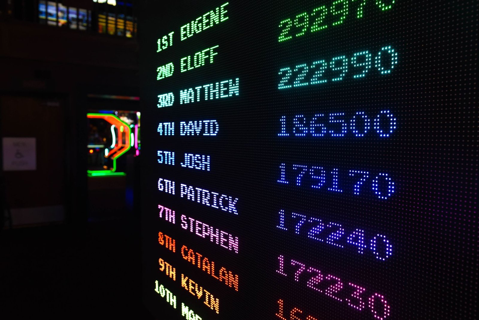 Golf tournament leaderboard scoreboard showing player standings at a major event