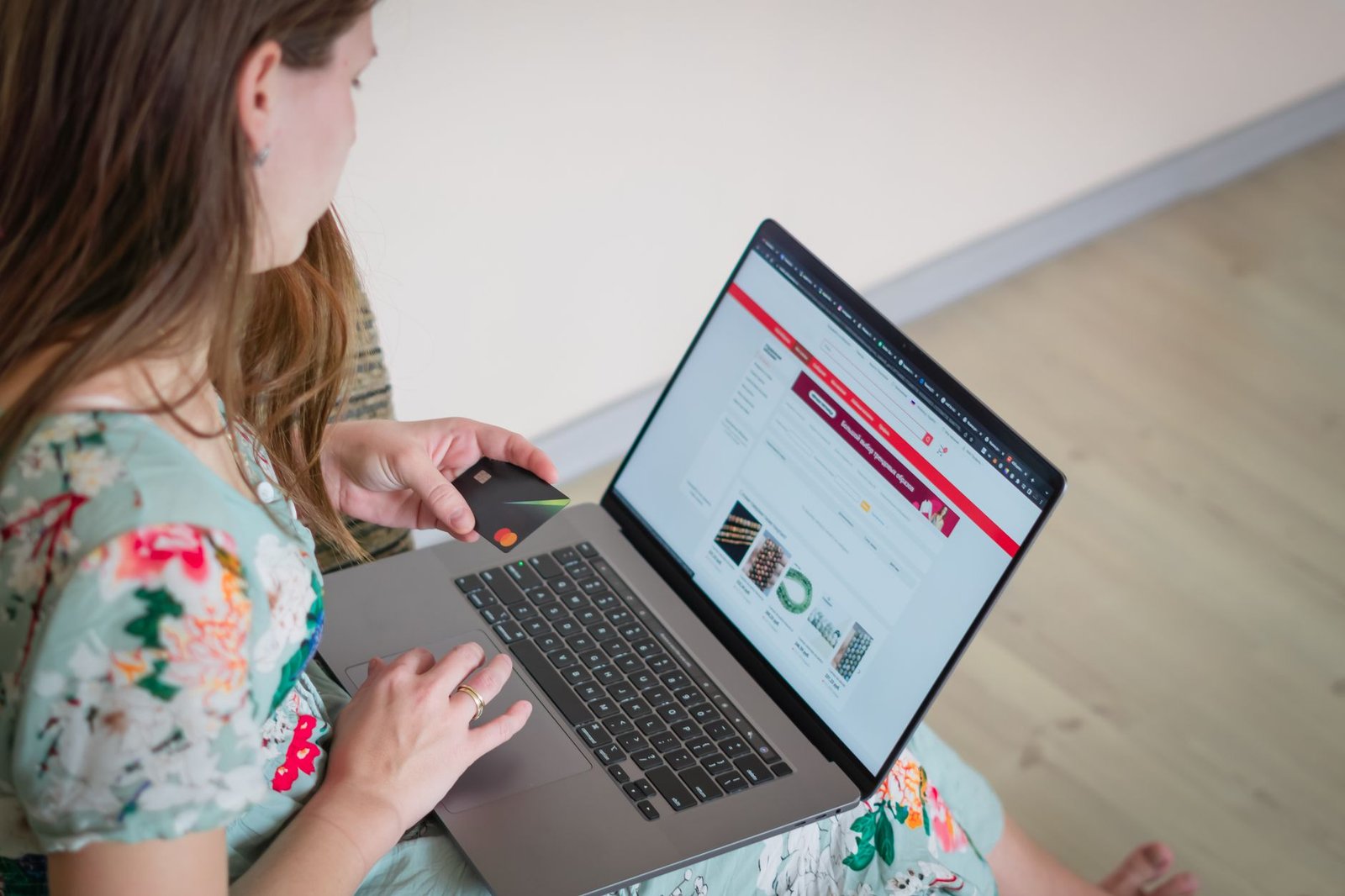 How to Recognize Common Online Shopping Scams