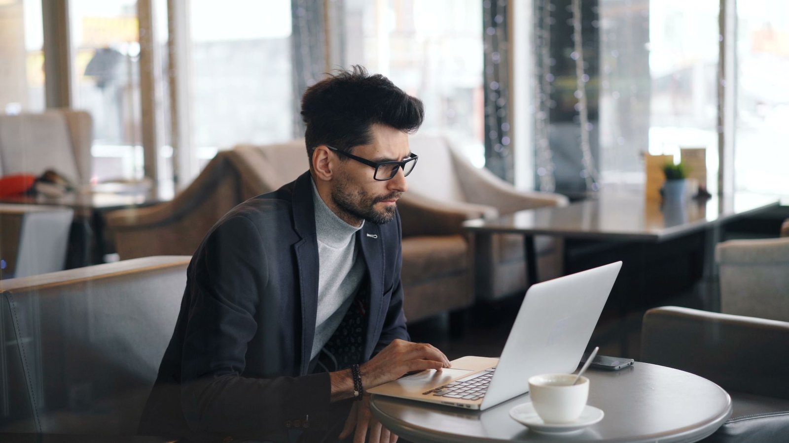 How to Protect Personal Data on Public Wi-Fi
